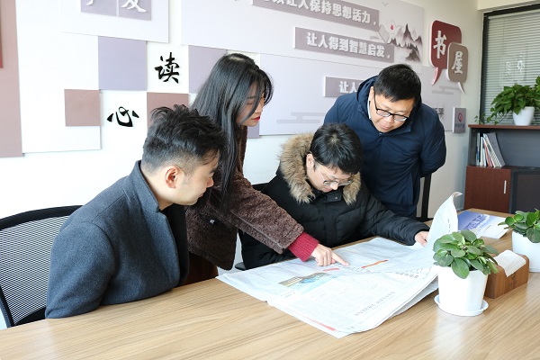 員工學習黨報黨刊.jpg 員工學習黨報黨刊.jpg